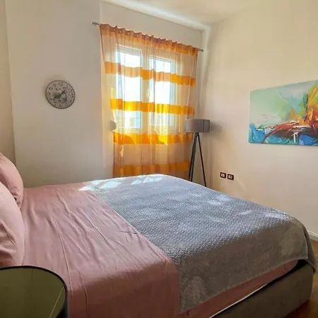 Bazaar Sun Rays Appartement Tirana