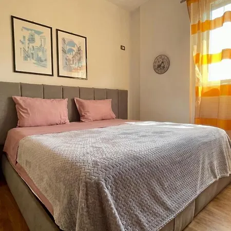 Bazaar Sun Rays * ティラナ