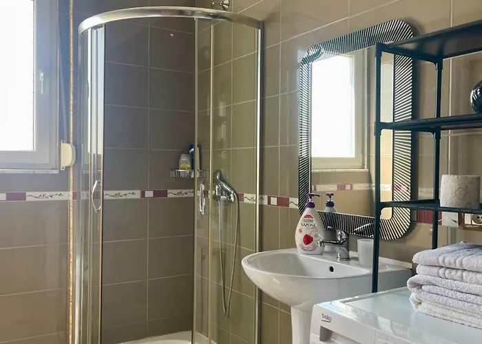 Bazaar Sun Rays * 地拉那