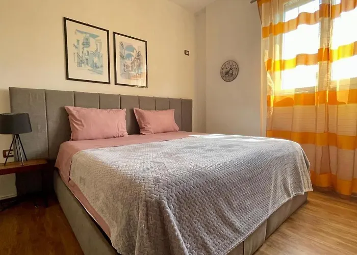 Bazaar Sun Rays * 地拉那